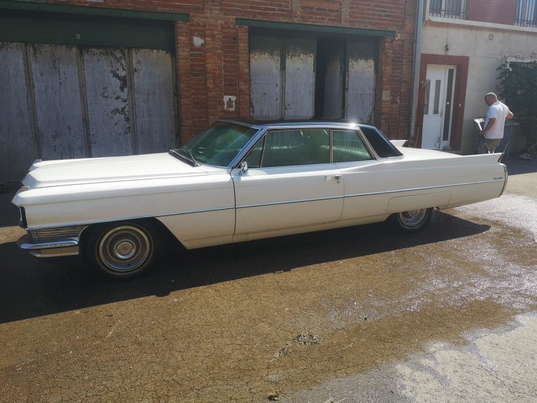 Vendu Cadillac coupé de ville 1964