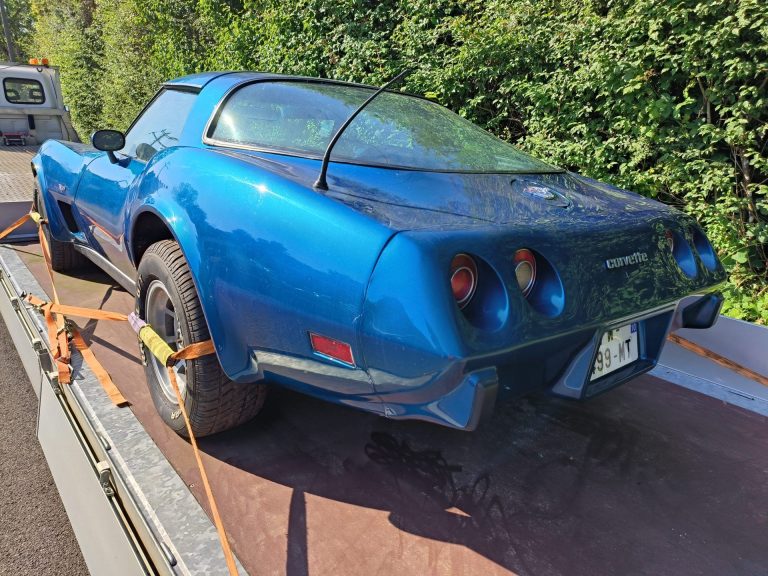 CORVETTE C3 1978 – L48 5.7L V8 – BRIGHT BLUE T-TOPS Peints , 960 exemplaires carte grise collection française, à terminer, pour la remise en route. 40200 klms au compteur