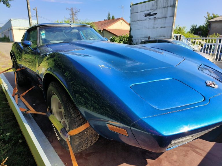 CORVETTE C3 1978 – L48 5.7L V8 – BRIGHT BLUE T-TOPS Peints , 960 exemplaires carte grise collection française, à terminer, pour la remise en route. 40200 klms au compteur
