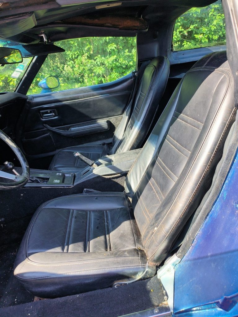 CORVETTE C3 1978 – L48 5.7L V8 – BRIGHT BLUE T-TOPS Peints , 960 exemplaires carte grise collection française, à terminer, pour la remise en route. 40200 klms au compteur