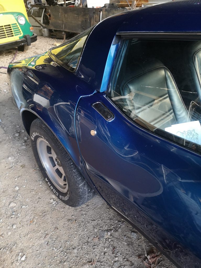 CORVETTE C3 1978 – L48 5.7L V8 – BRIGHT BLUE T-TOPS Peints , 960 exemplaires carte grise collection française, à terminer, pour la remise en route. 40200 klms au compteur