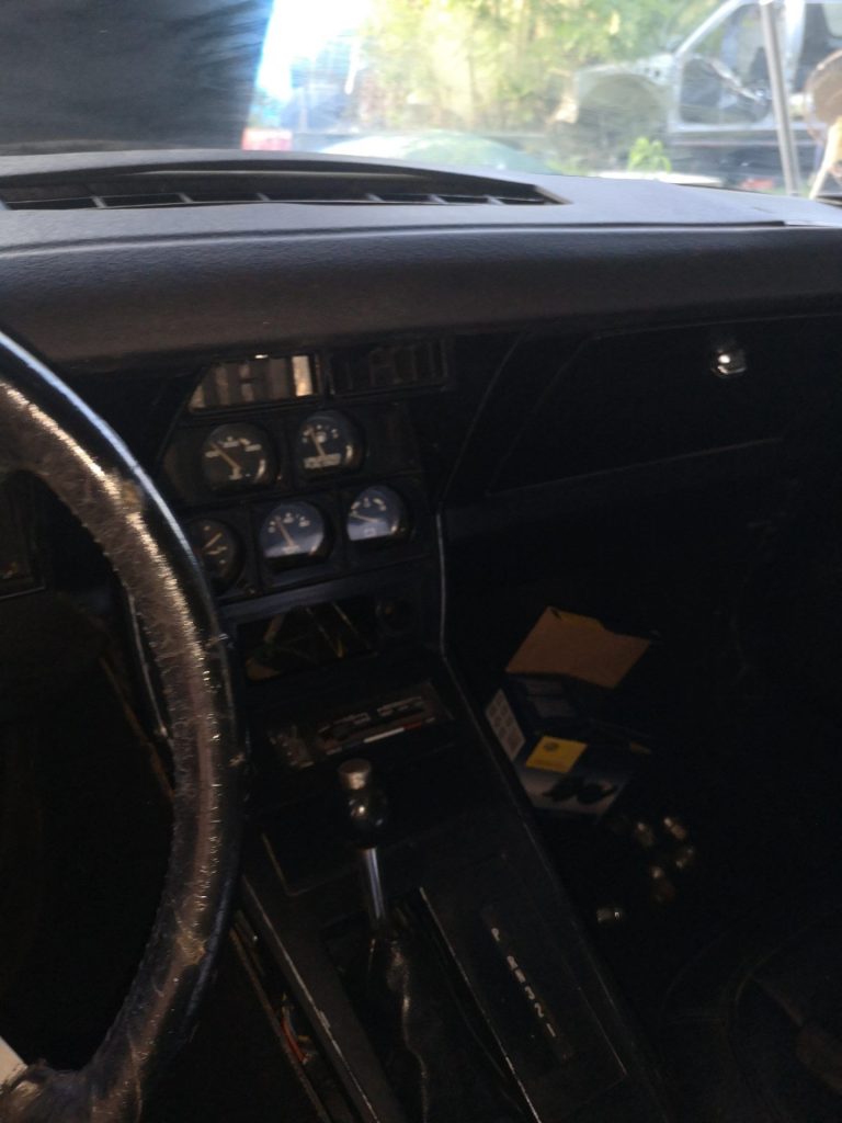 CORVETTE C3 1978 – L48 5.7L V8 – BRIGHT BLUE T-TOPS Peints , 960 exemplaires carte grise collection française, à terminer, pour la remise en route. 40200 klms au compteur
