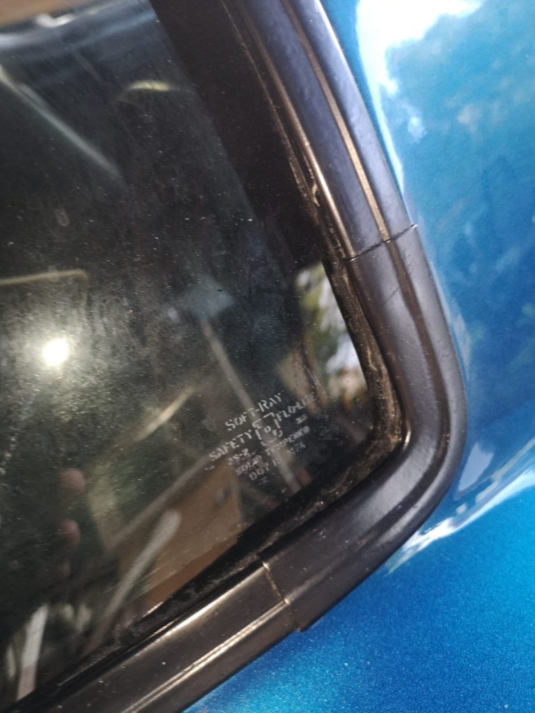 CORVETTE C3 1978 – L48 5.7L V8 – BRIGHT BLUE T-TOPS Peints , 960 exemplaires carte grise collection française, à terminer, pour la remise en route. 40200 klms au compteur
