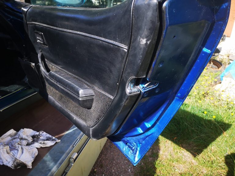 CORVETTE C3 1978 – L48 5.7L V8 – BRIGHT BLUE T-TOPS Peints , 960 exemplaires carte grise collection française, à terminer, pour la remise en route. 40200 klms au compteur