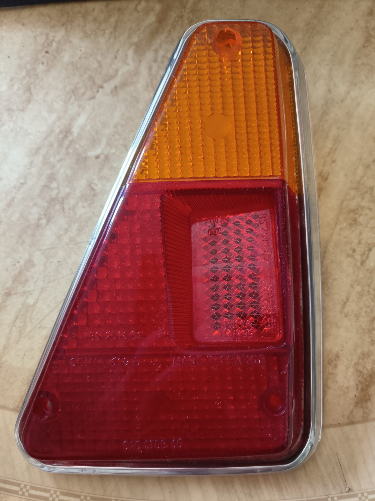 Cabochon Feu Peugeot 204 break