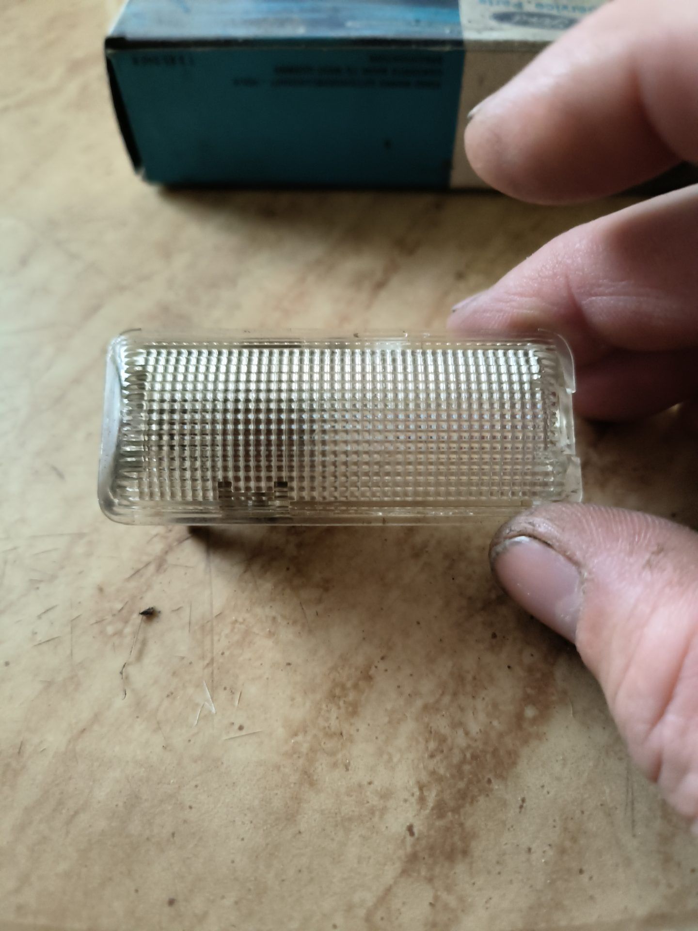 Plafonnier / éclairage intérieur Ford – Réf. 74GG-13A756-AA – Neuf d’origine