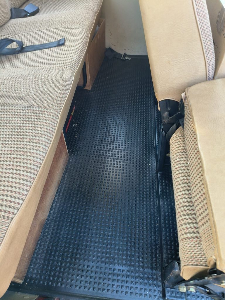 VOLKSWAGEN T3 TRANSPORTER 1.6 TURBO DIESEL – 1989 – 8 PLACES
